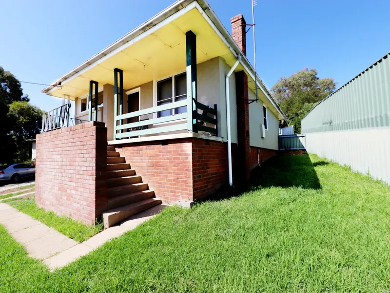 COMFY 2-3 BEDROOM HOME