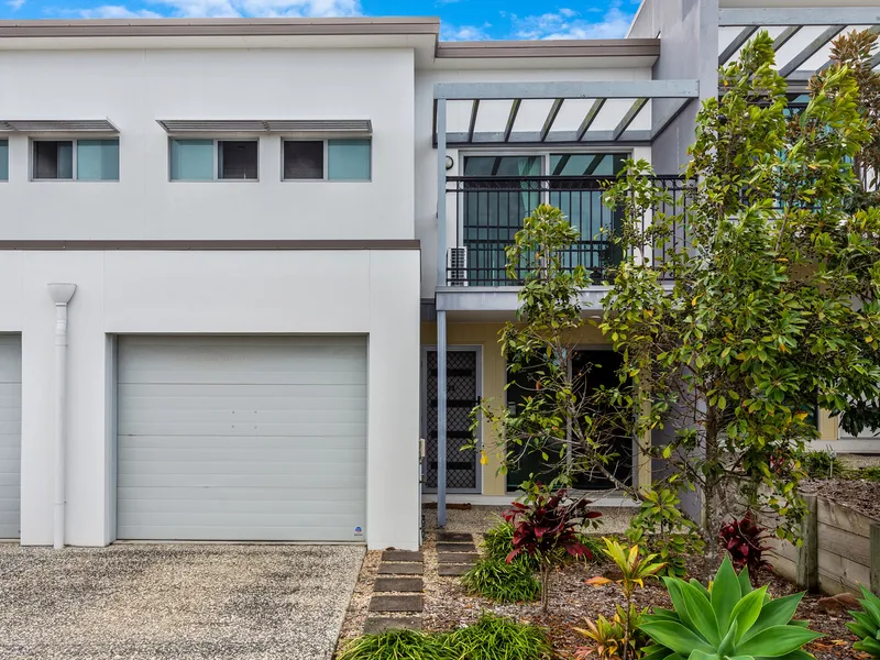 3 BEDROOM TOWNHOUSE IN CENTRAL LOCATION - CLOSE TO GRIFFITH UNI & HARBOUR TOWN OUTLETS!
