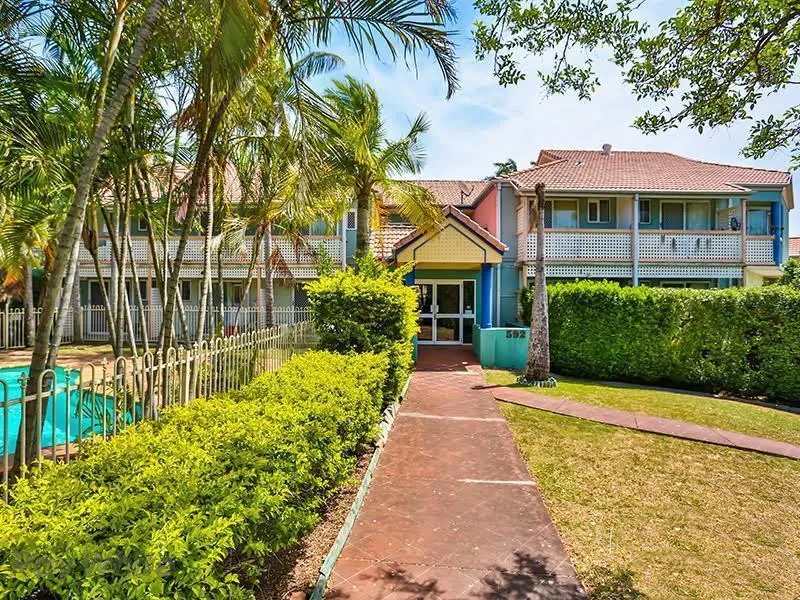 Semi furnished studio - Great location