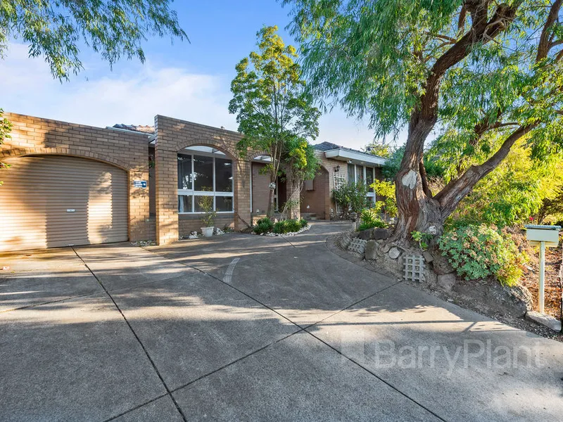 HUGE FAMILY HOME WITH FLEXIBLE FLOORPLAN