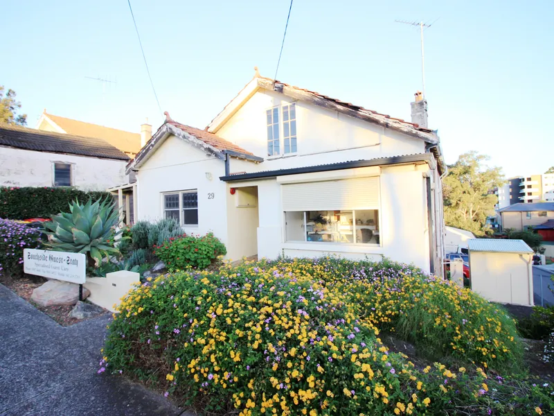 Beautiful Housing on Quiet Street and Walking to Station!