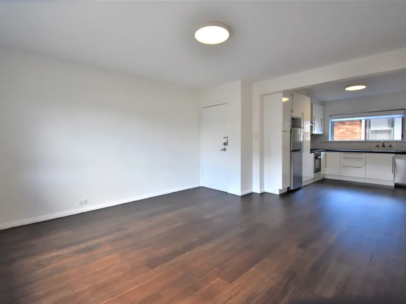 Renovated 2 bedroom apartment in unique coastal setting