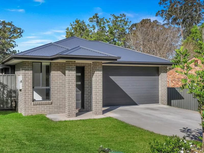 SINGLE LEVEL & LOW MAINTENANCE