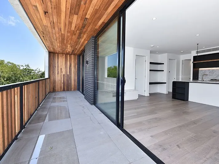 Luxury Two Bedroom, Two Bathroom, Two Car Space Riversdale Apartment