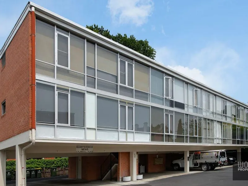 COMPACT UNIT IN POPULAR SANDY BAY