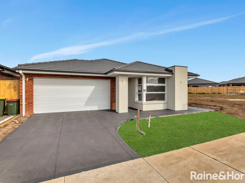 Stylish Family Living in Tarneit - A Home That Has It All