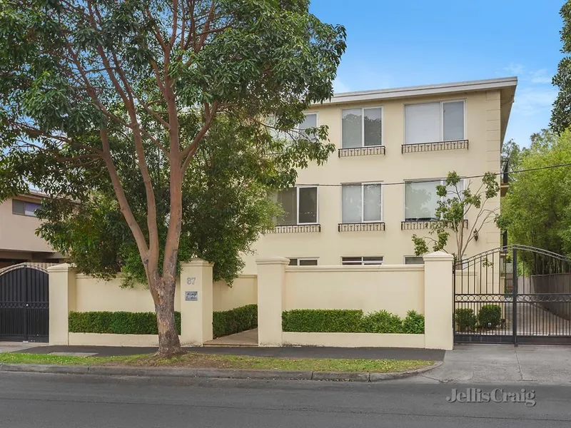 A sensational lifestyle surrounded by St James Park,