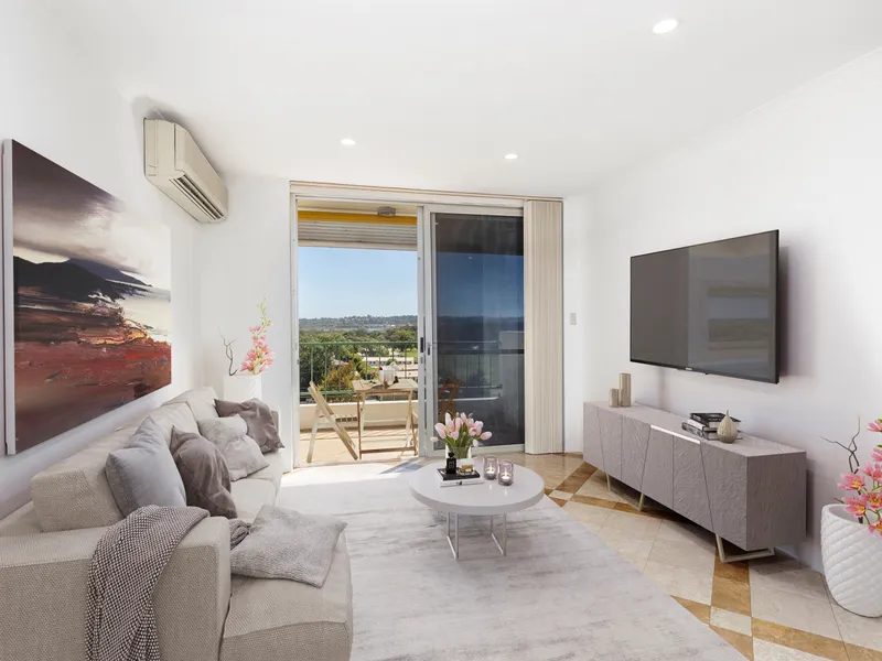 Spectacular Top Floor Views