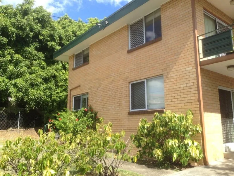 Huge ground floor unit in superb location!