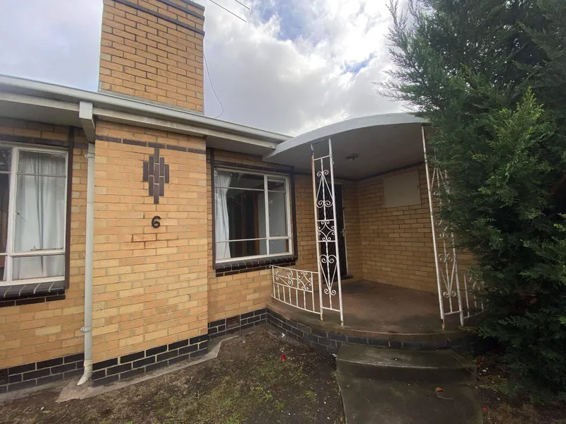 3 BEDROOM PROPERTY CENTRAL FOOTSCRAY