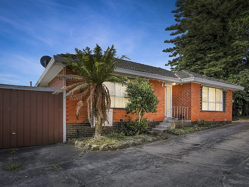 Single level, independant villa - only 4 in the group!