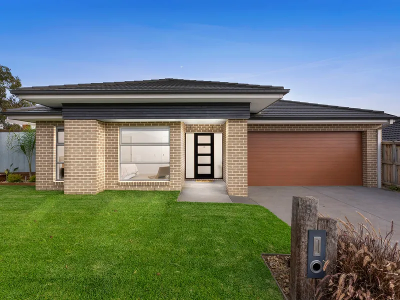 Contemporary Living Located for the Ultimate Family Lifestyle