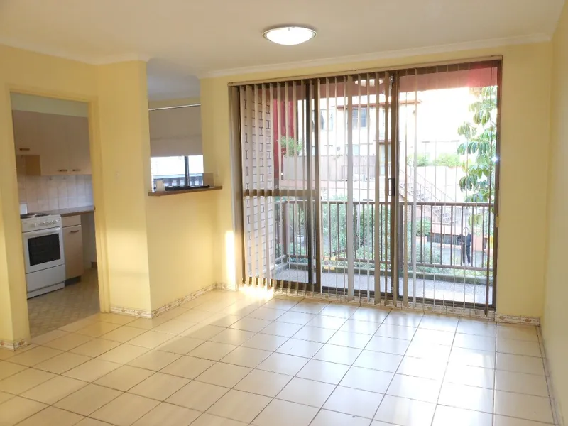 Spacious unfurnished 2 Bedroom with parking! Close to Central Station!