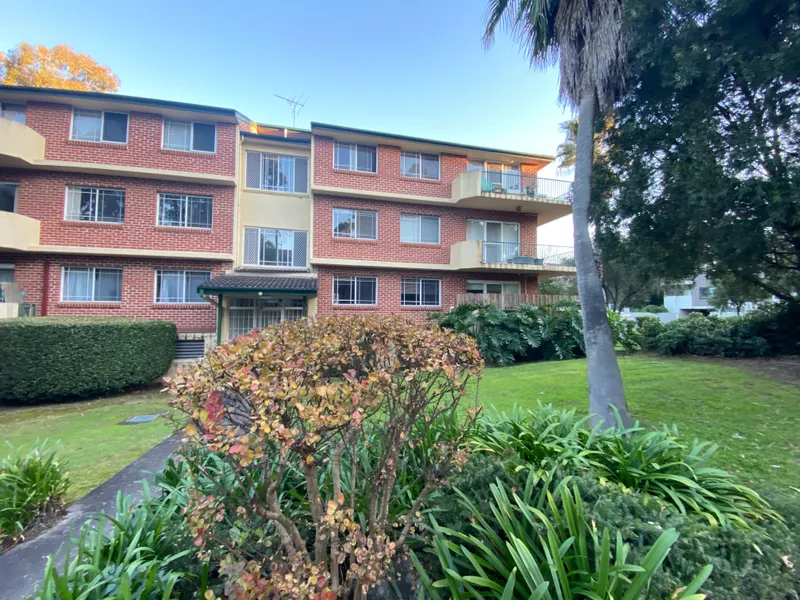 Great location - light filled top floor apartment