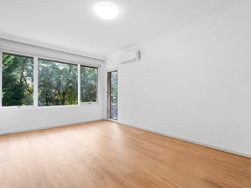 Delightful Living in Superb Locale