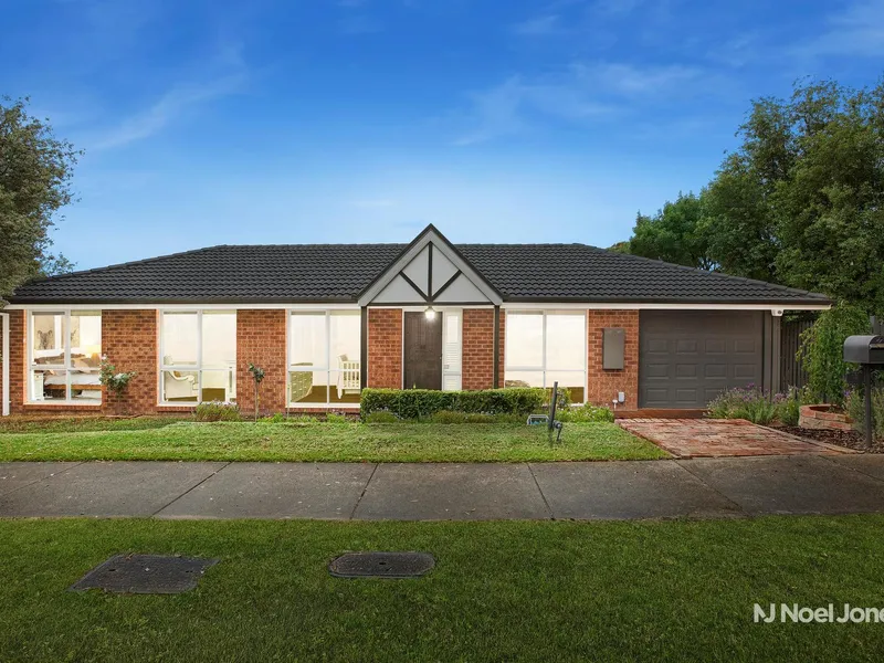 PEACEFUL LOCATION, A SHORT WALK TO ALL SCHOOLS