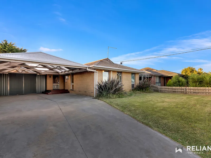 Gorgeous 4 Bedroom Family Home that is in the Hoppers Crossing Secondary College Zone!!!