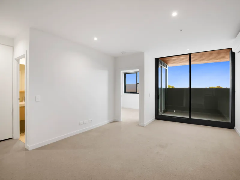 SPACIOUS TWO BEDROOM APARTMENT WITH FANTASTIC FACILITIES AROUND