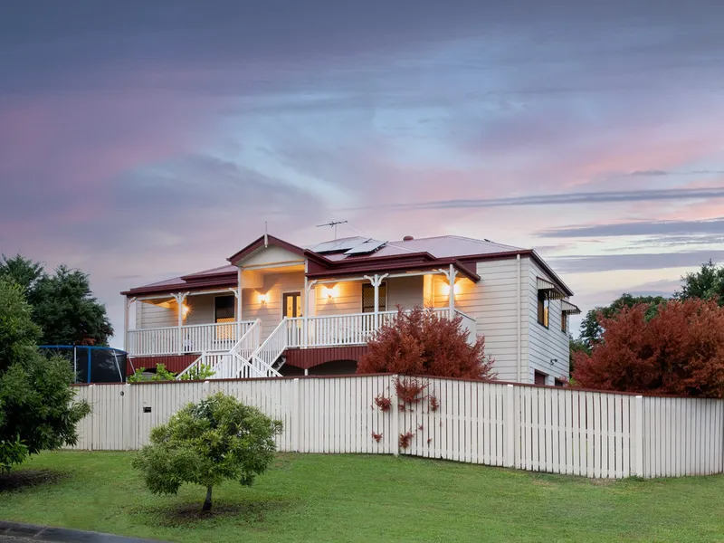 Elevated position with views, pool and side access!!!