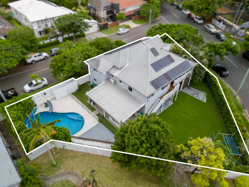 Exquisite Queenslander - Luxurious Living on Family Friendly 810sqm