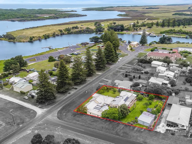 NELSON COTTAGE - RIVER LIFESTYLE WITH AN INCOME