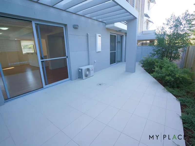 Pet Friendly, Oversized 1 Bedroom Courtyard Apartment!