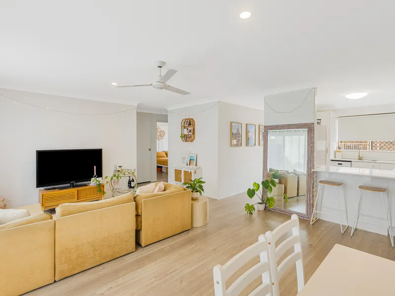 Contemporary Unit, Moments from Tweed River