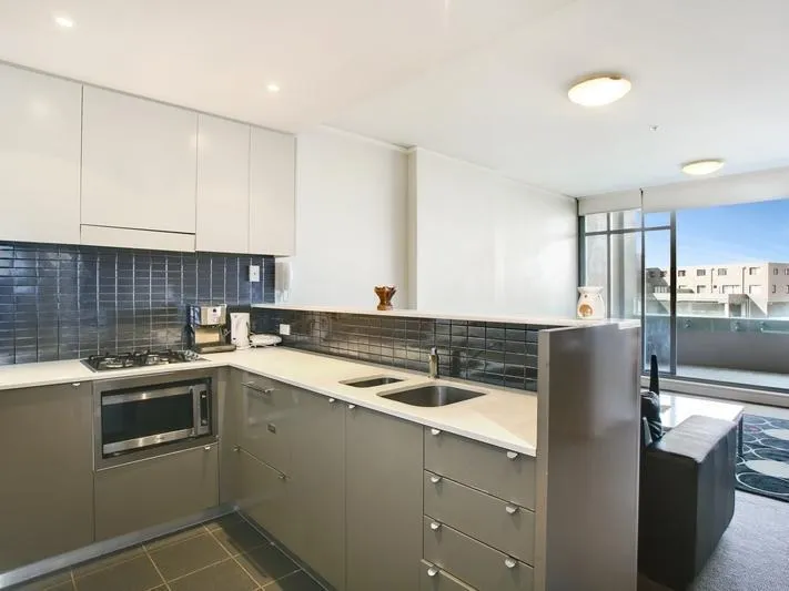 ONE-BEDROOM WITH HUGE STUDY & SECURED PARKING AT PACIFIC SQUARE