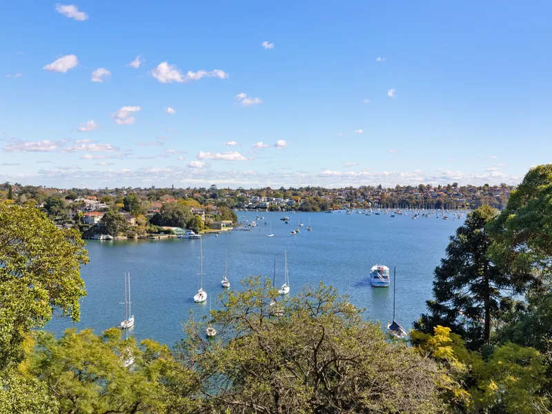 Idyllic waterfront living of exceptional convenience