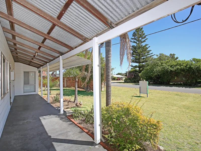 SPACIOUS 3x2x2 HOME WITH SIDE ACCESS AND WORKSHOP