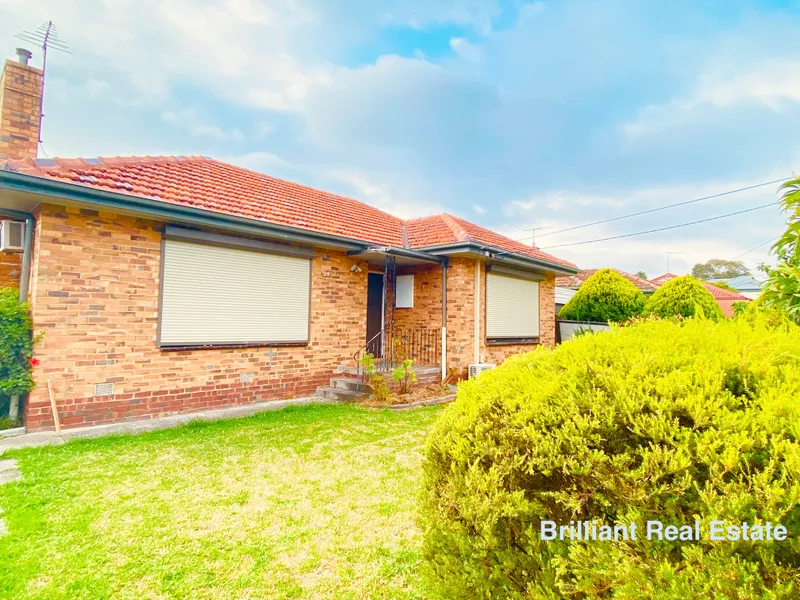 Charming Three Bedroom in the Heart of Ivanhoe