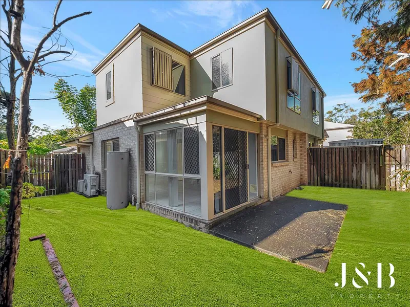 Conveniently Located Townhouse, Ready to Move in !