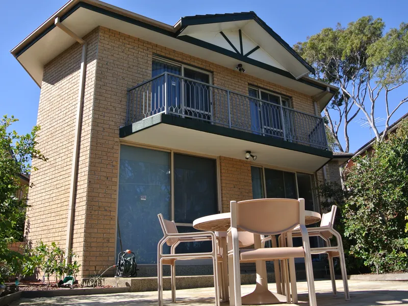 Spacious 4 Bed Townhouse, 3 Bath, 2 Parking - Close to UNSW