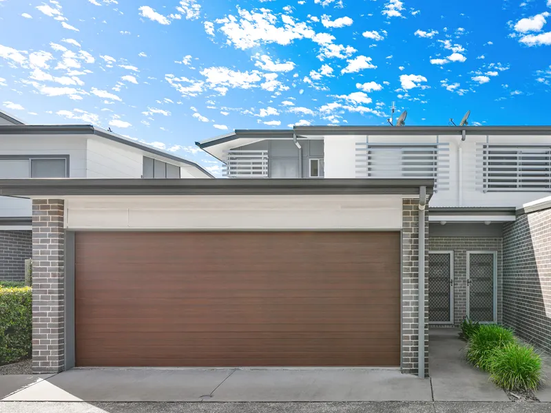 Swimming Pool and Pet Friendly - 3 Bed PLUS study