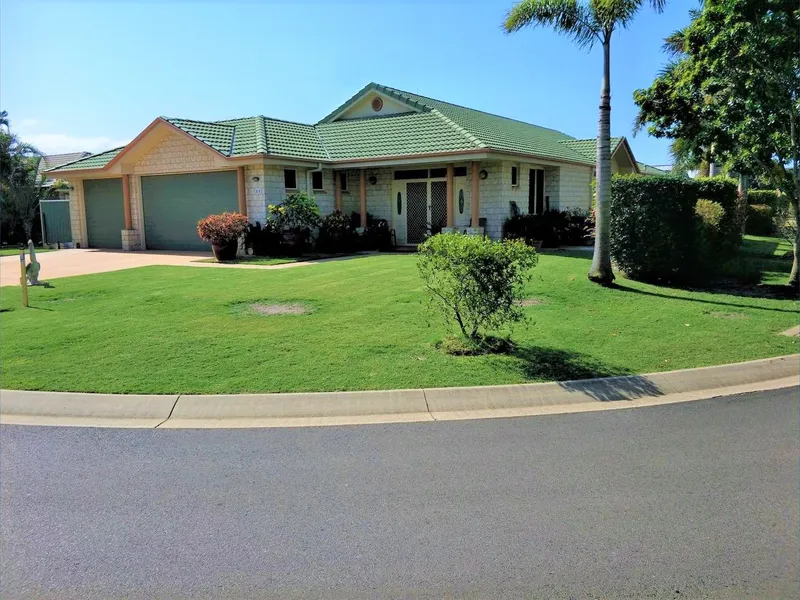 DESIGNER HOME IN A DELIGHTFUL LOCATION
