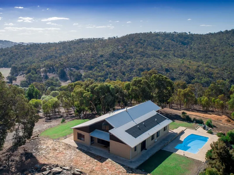 Country Retreat an hour from the CBD