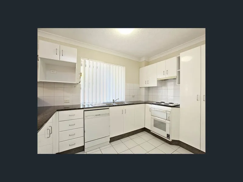 LOVELY 2 BEDROOM APARTMENT IN INDOOROOPILLY