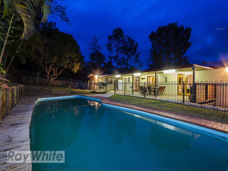 18 Kalmia Drive, Redland Bay, QLD 4165