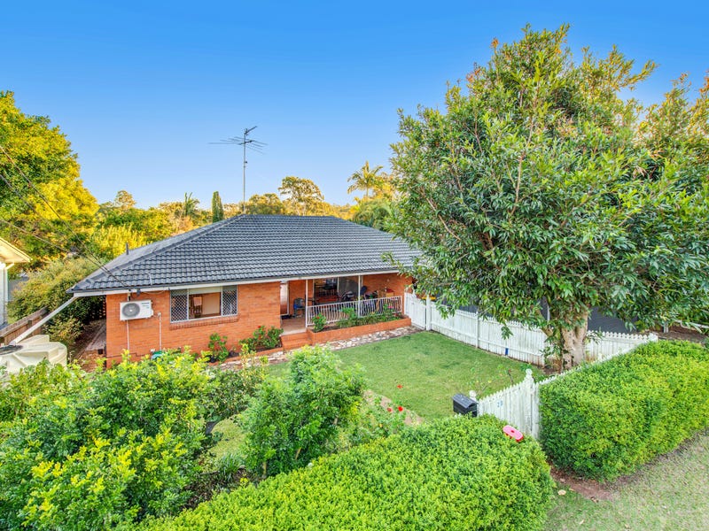 20 Dumbarton Drive, Kenmore, QLD 4069