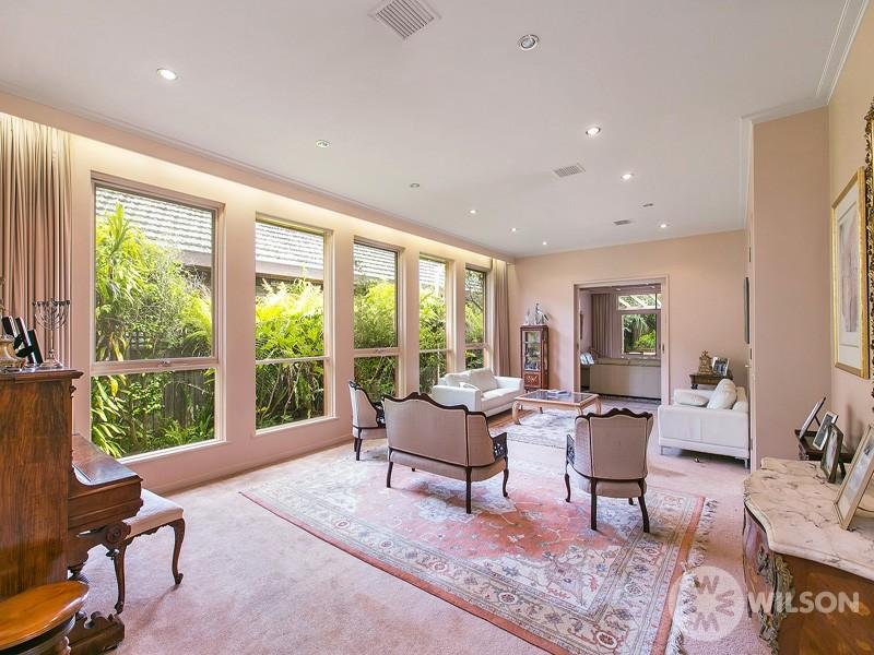 33 Talbot Avenue, St Kilda East, VIC 3183