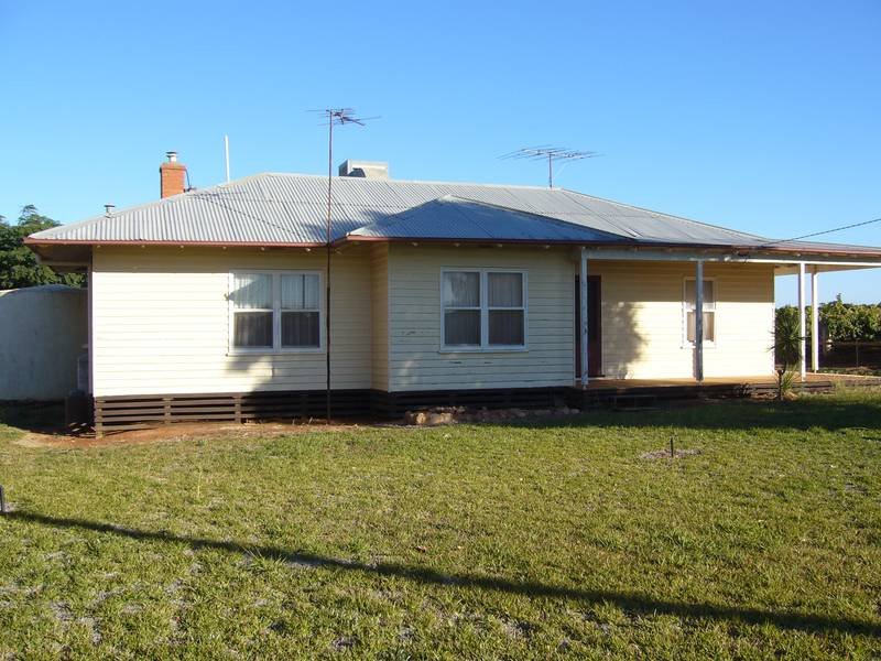 42 Wewak Road, Robinvale, VIC 3549