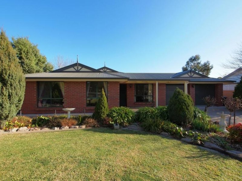 11 Oakwood Road, Oakbank, SA 5243 Property Details