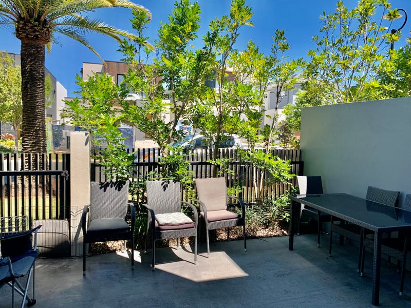 Real Estate & Property for Sale in Paradise Point, QLD 4216 (+1