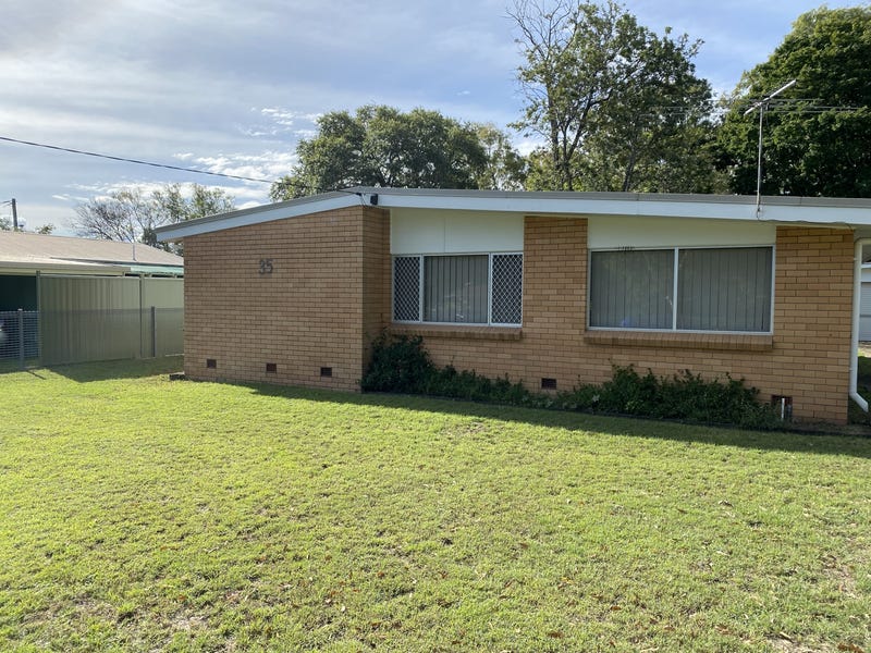 35 First Avenue, Beachmere, QLD 4510