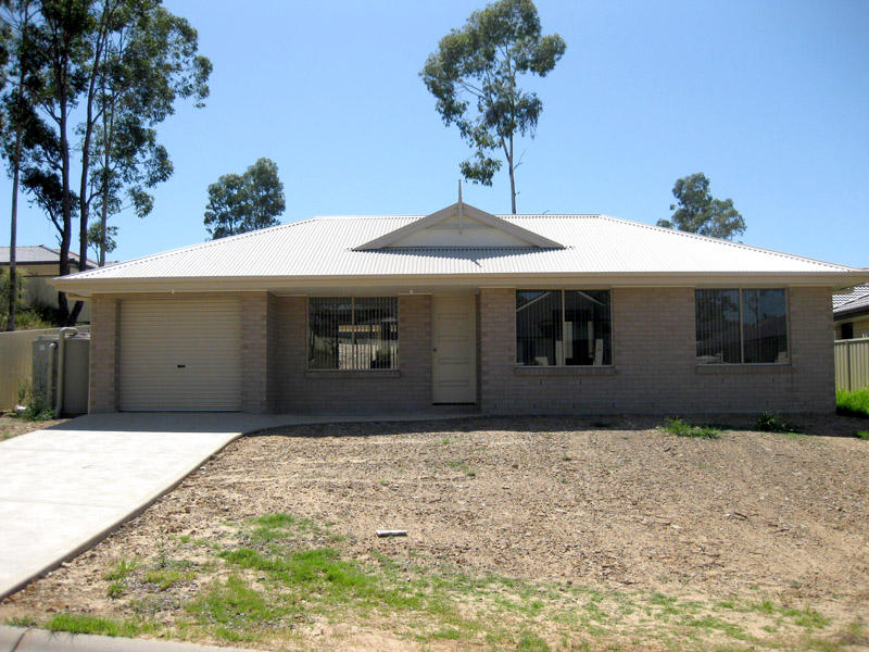 71 Clayton Crescent, Rutherford, NSW 2320 Property Details