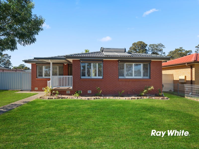 17 Cowper Circle, Quakers Hill, NSW 2763