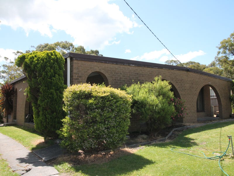 11 Hall Road, Foster, VIC 3960