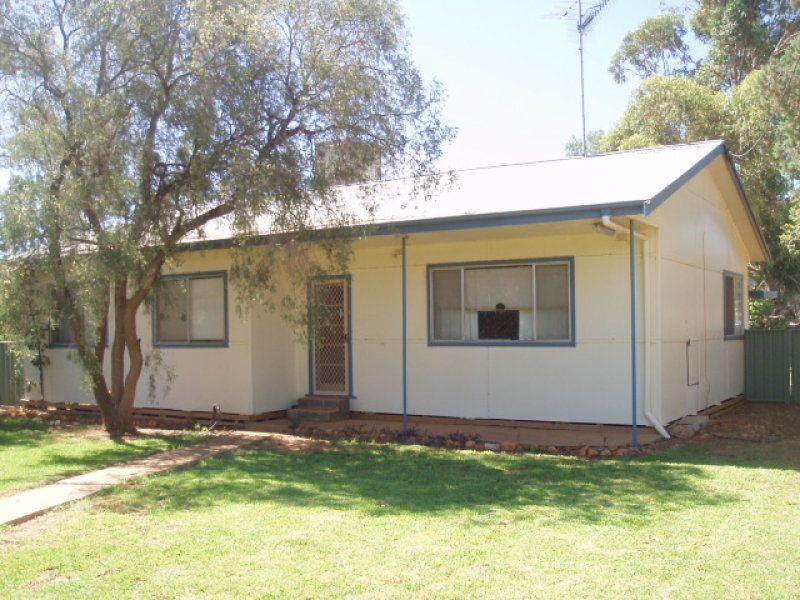 4 Keats Street, Hillston, NSW 2675