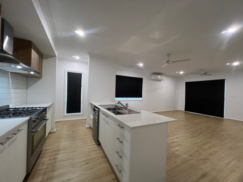 77 Gladesville Way, Spring Mountain, Qld 4300 House for Rent