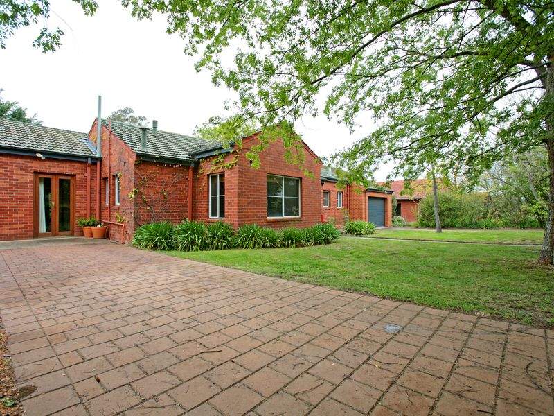 93 Captain Cook Crescent, Narrabundah, ACT 2604 Property Details
